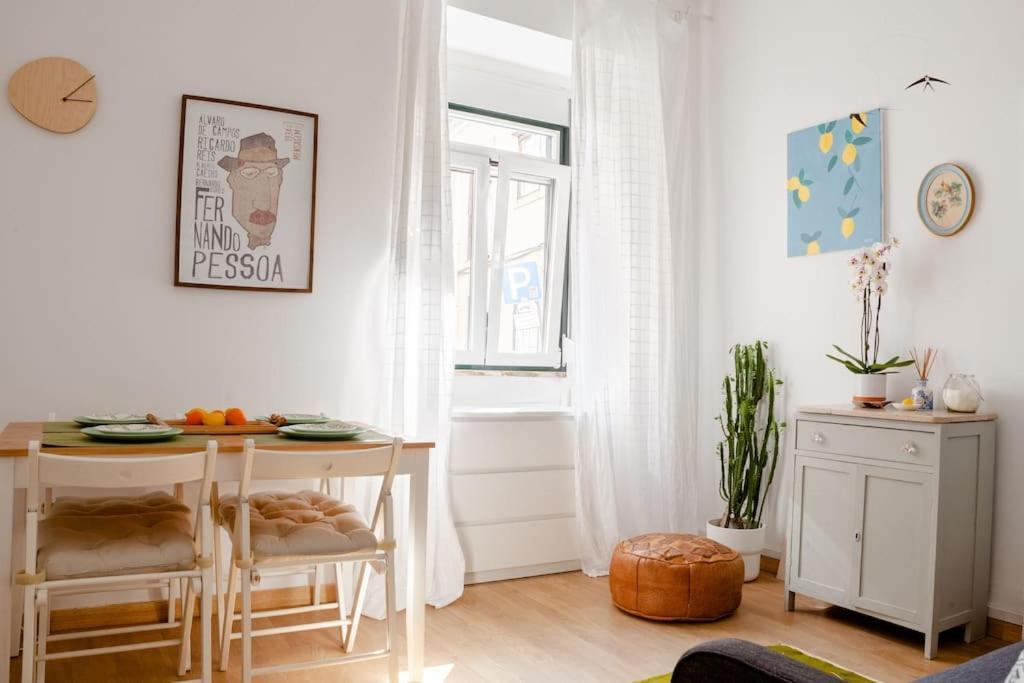 Two Bedroom Cozy Flat By River In Quiet Art Zone Lisbona Esterno foto