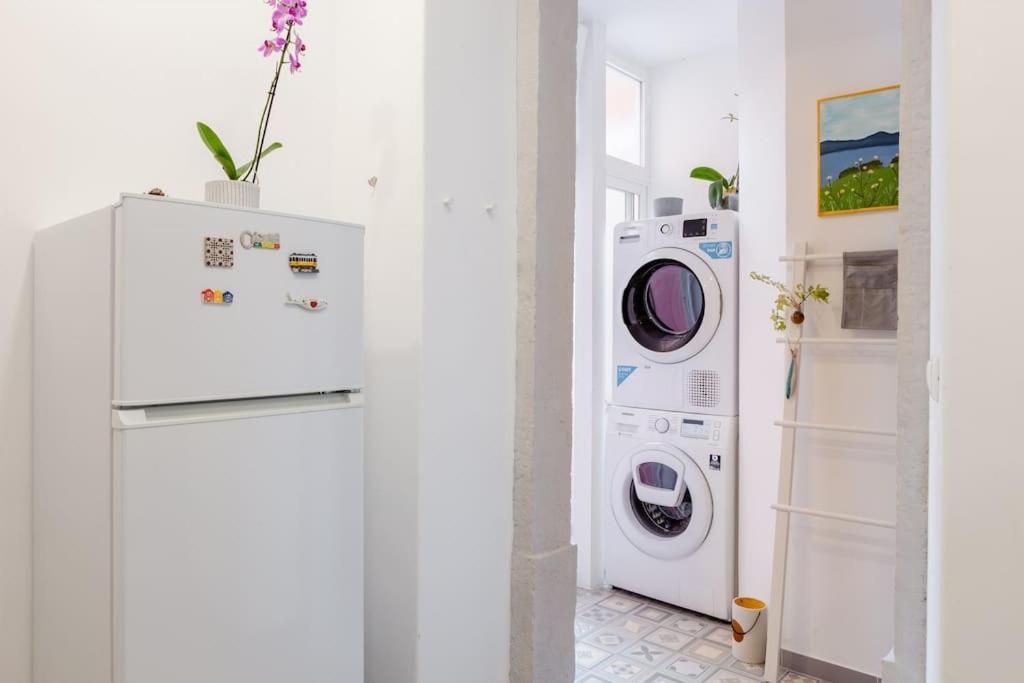 Two Bedroom Cozy Flat By River In Quiet Art Zone Lisbona Esterno foto