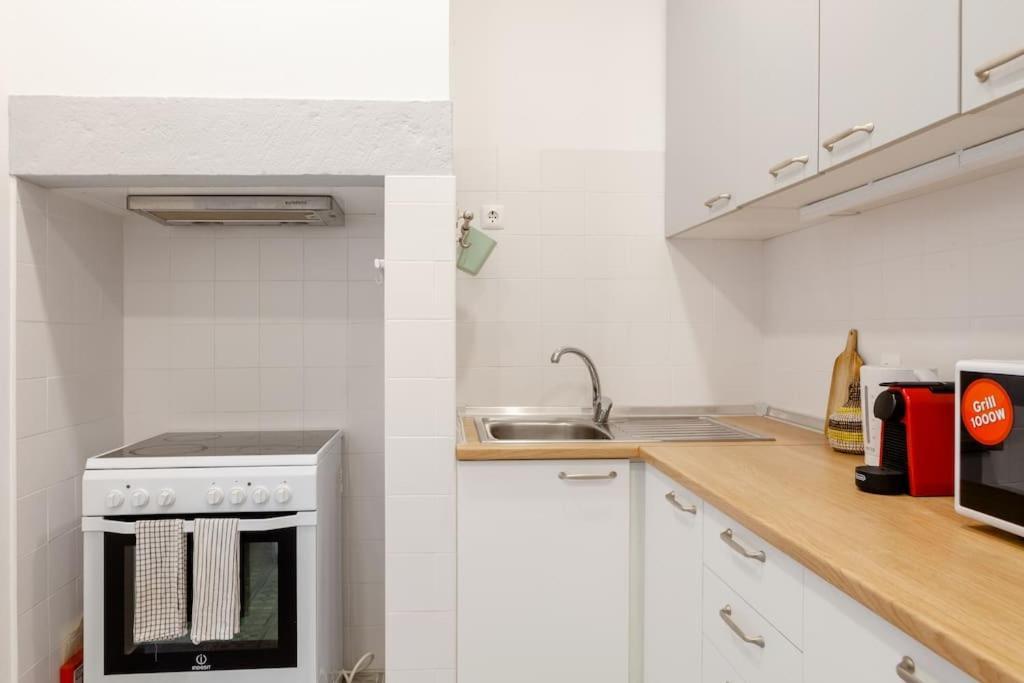 Two Bedroom Cozy Flat By River In Quiet Art Zone Lisbona Esterno foto