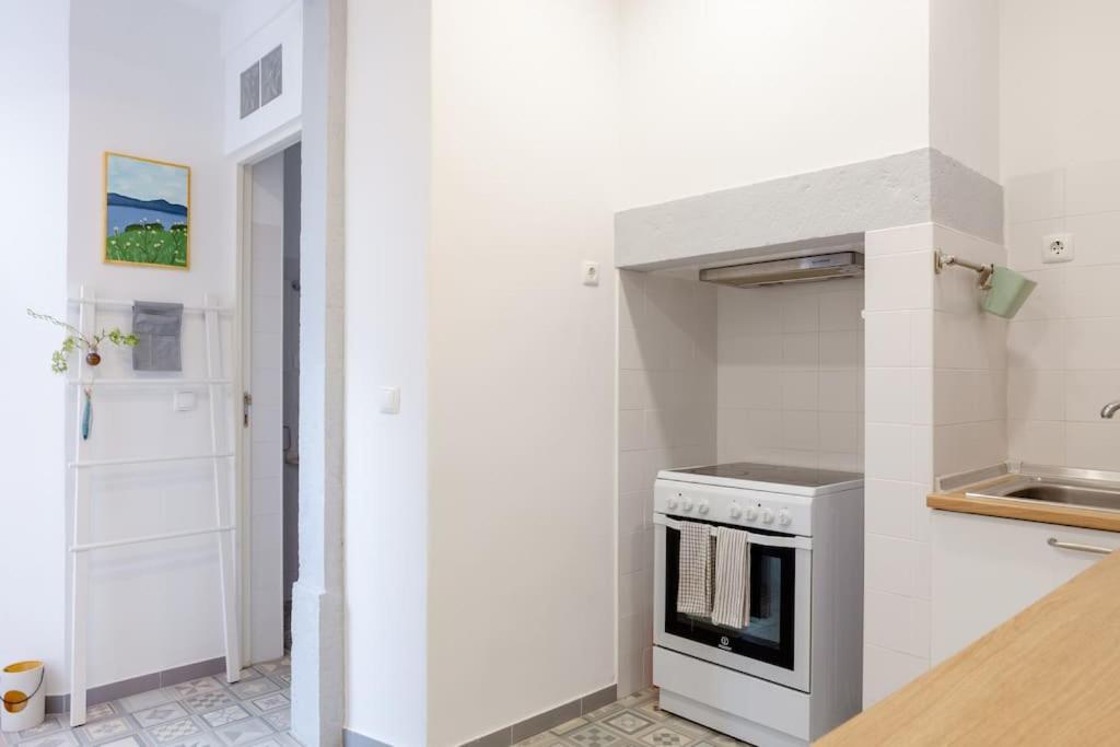 Two Bedroom Cozy Flat By River In Quiet Art Zone Lisbona Esterno foto